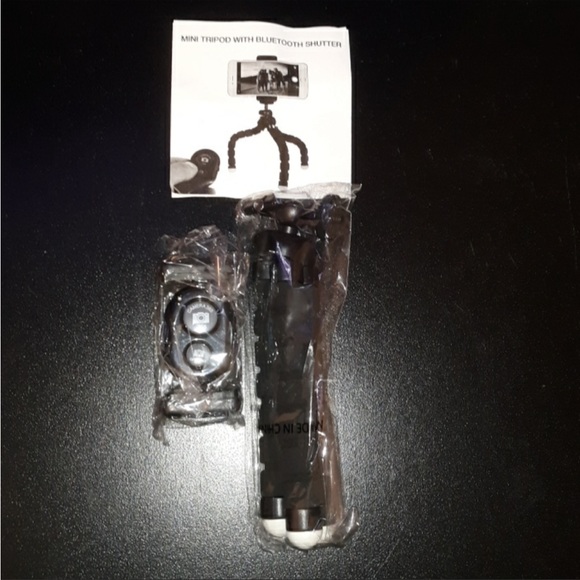 Mini Tripod With Bluetooth Shutter. NIB - Picture 1 of 3